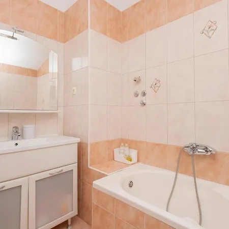 Apartment Beautiful In With Wi-fi Makarska